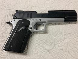 LAR Manufacturing 1911 Grizzly