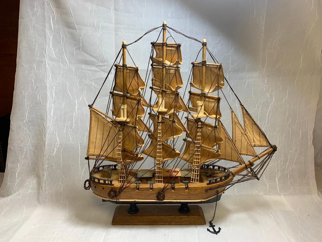 Fragata Siglo XVIII Figurine Ship & Aluminum Song Ship