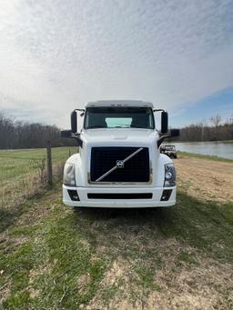 2013 Volvo Day Cab Truck