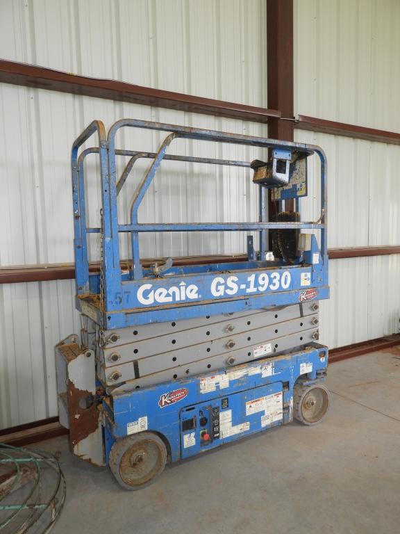 Genie GS1930 vertical man lift