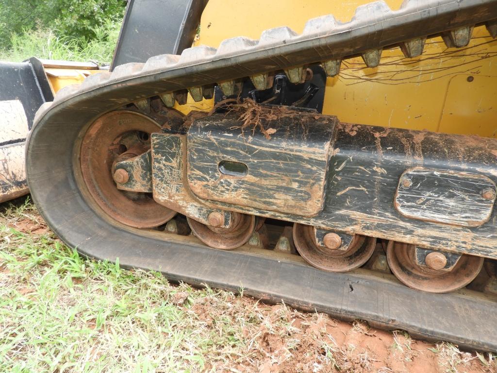 2014 or 2015 Deere 333E track skid steer