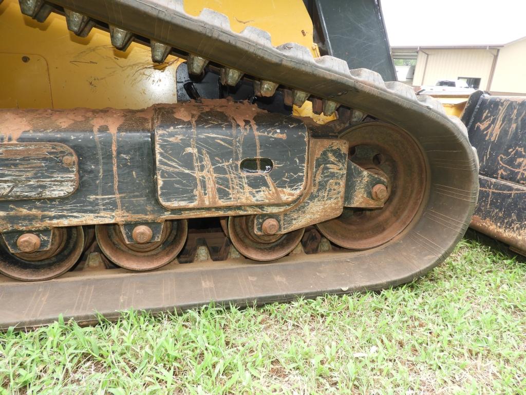 2014 or 2015 Deere 333E track skid steer