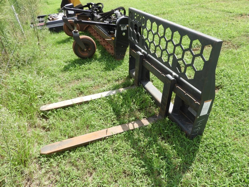 Skid steer pallet forks