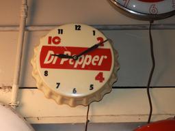 Dr. Pepper 10-2-4 plastic bottle cap clock