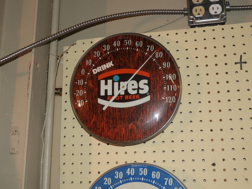 Hires round thermometer
