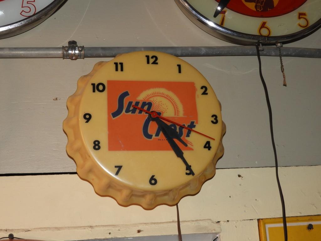 Sun Crest plastic bottle cap clock, 11"