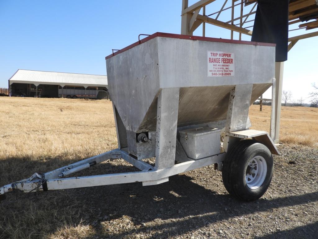 Trip Hopper Range Feeder, 2-wheel bumper pull