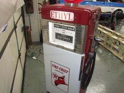 Wayne 605 gas pump restored in Texaco Fire Chief