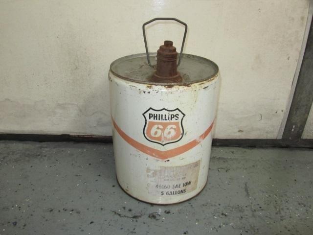 Champlin 5 Gal Can 1946 & Phillips 66 oil can