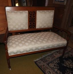 Oak settee w/ beaded trim, newer upholstery