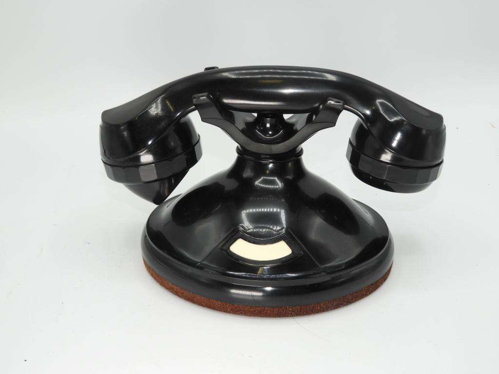 Vintage no dial phone