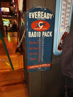 Ever Ready radio pack "Nine Lives" 9"x21"