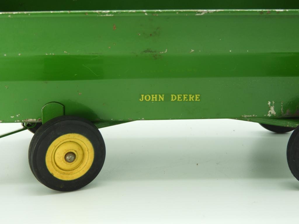 John Deere 4 wheel grain wagon, 8"Lx4"T