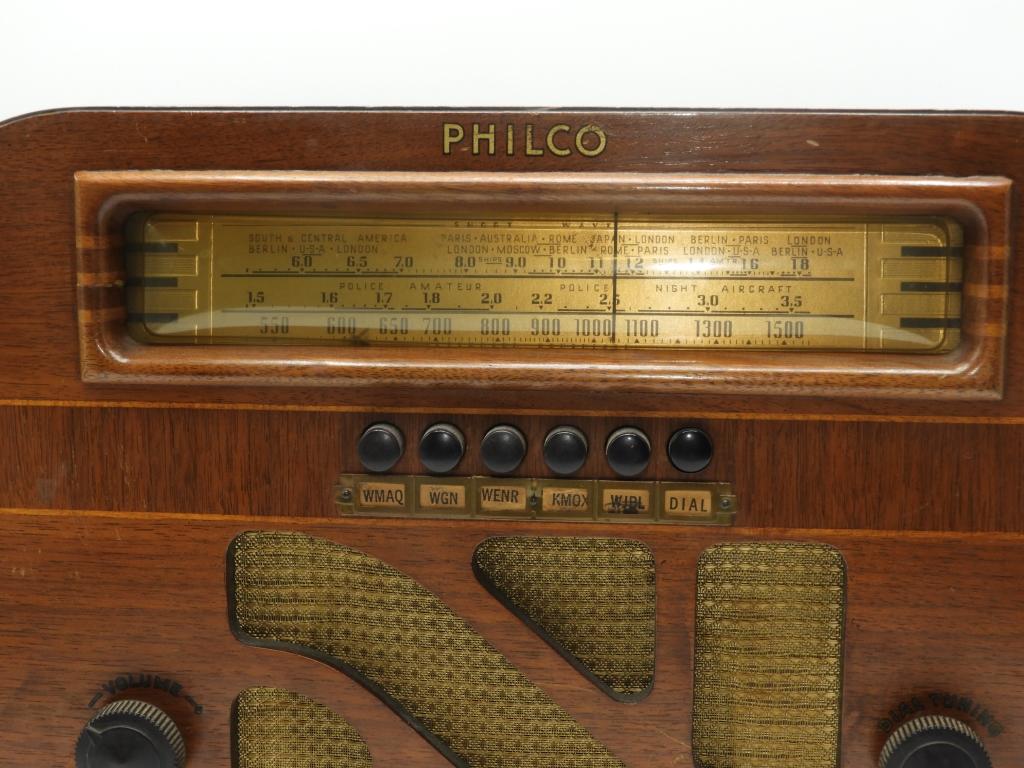 Philco 40-145 wood case radio, 3 band, 14"x10"