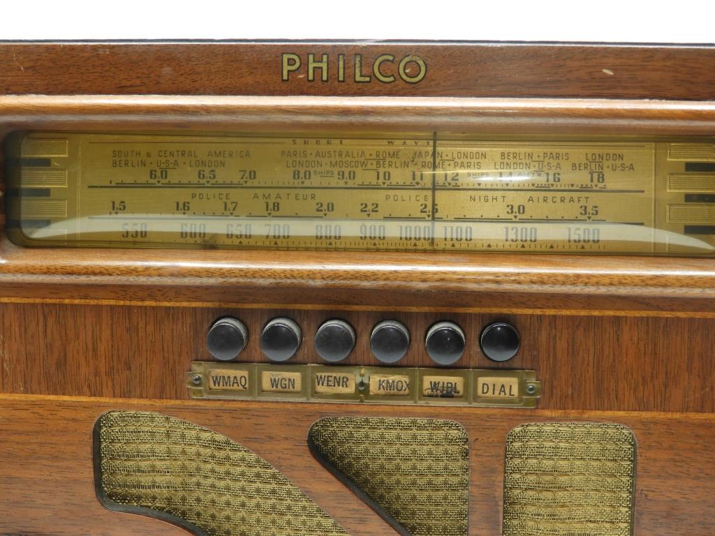 Philco 40-145 wood case radio, 3 band, 14"x10"