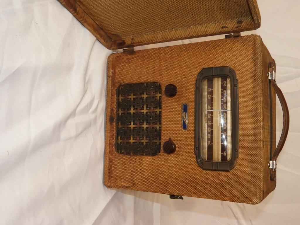 General Electric vintage radio, 12"x8"