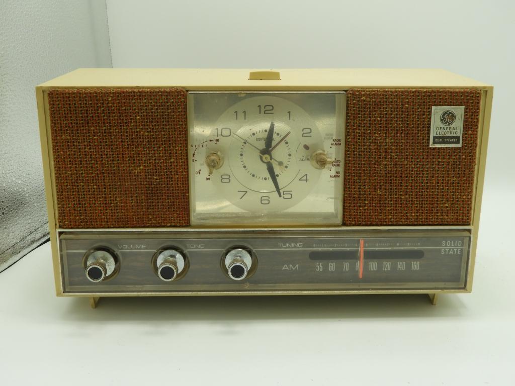 General Electric Dual Speaker vintage radio