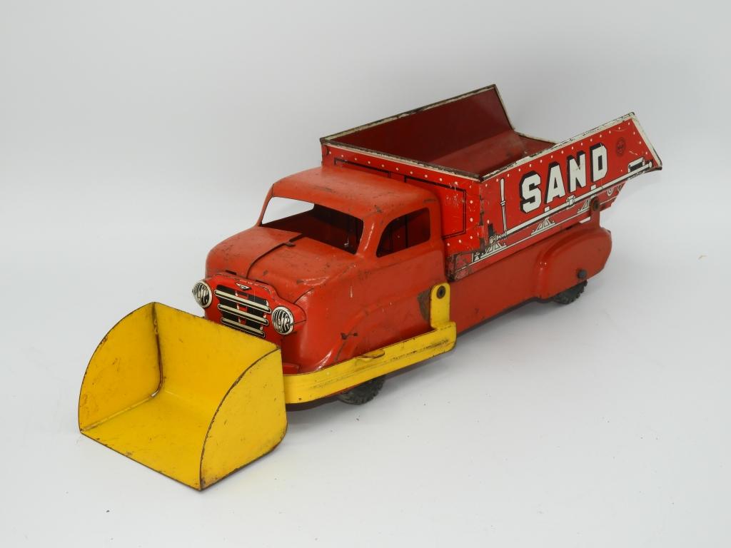 Marx scooping dump truck "Sand", 15"L