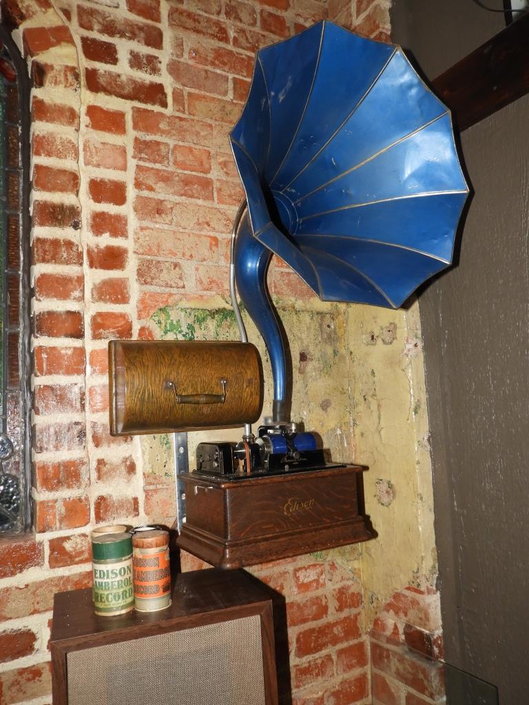 Edison cylinder phonograph mdl F