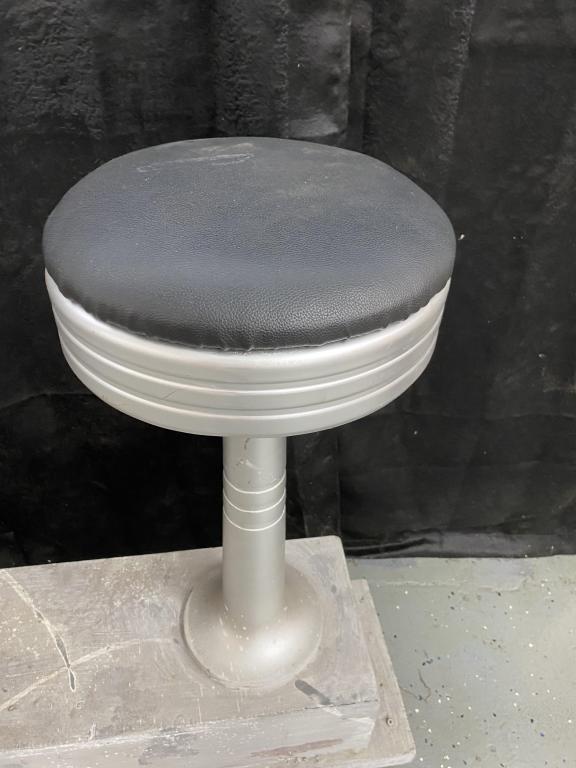 Bar stools 32x40x10