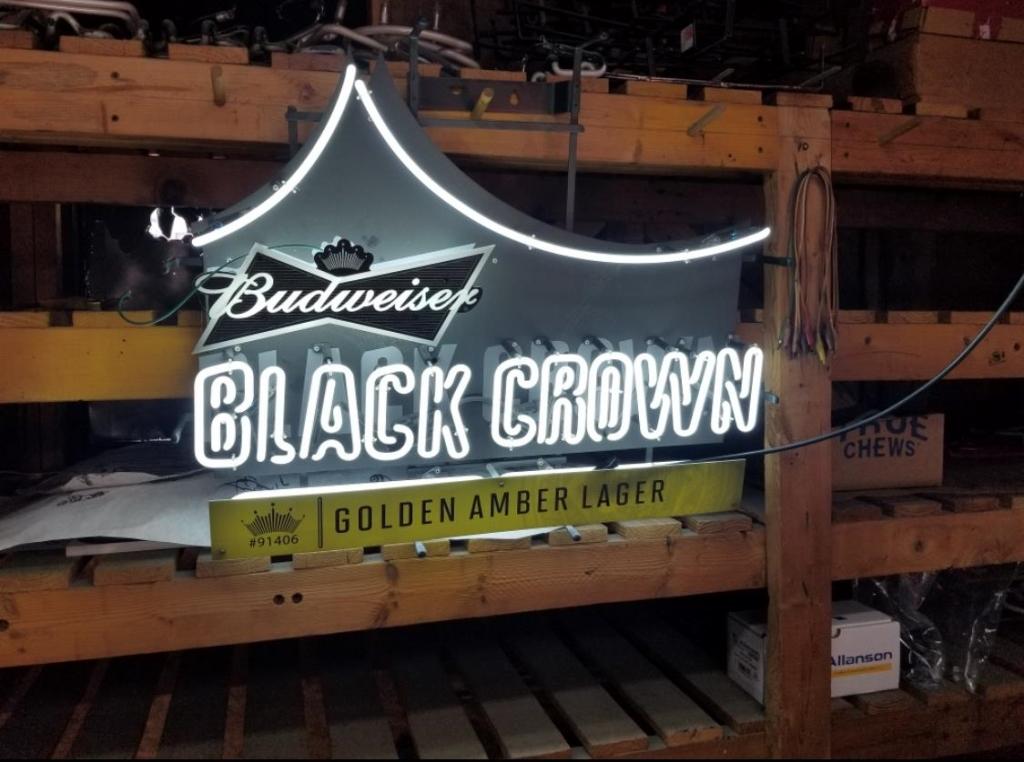 Bud Black Crown neon