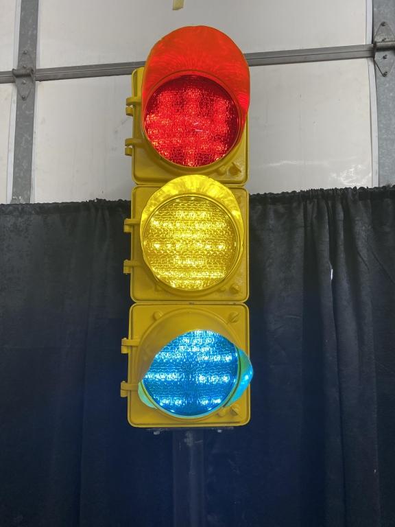 Stop light w/ base & pole, 93"T