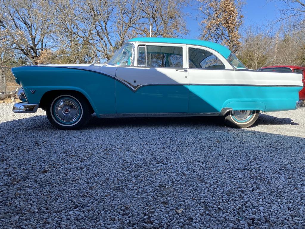 1955 Ford Fairlane 2-door sedan