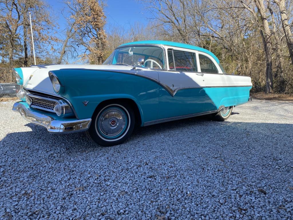 1955 Ford Fairlane 2-door sedan