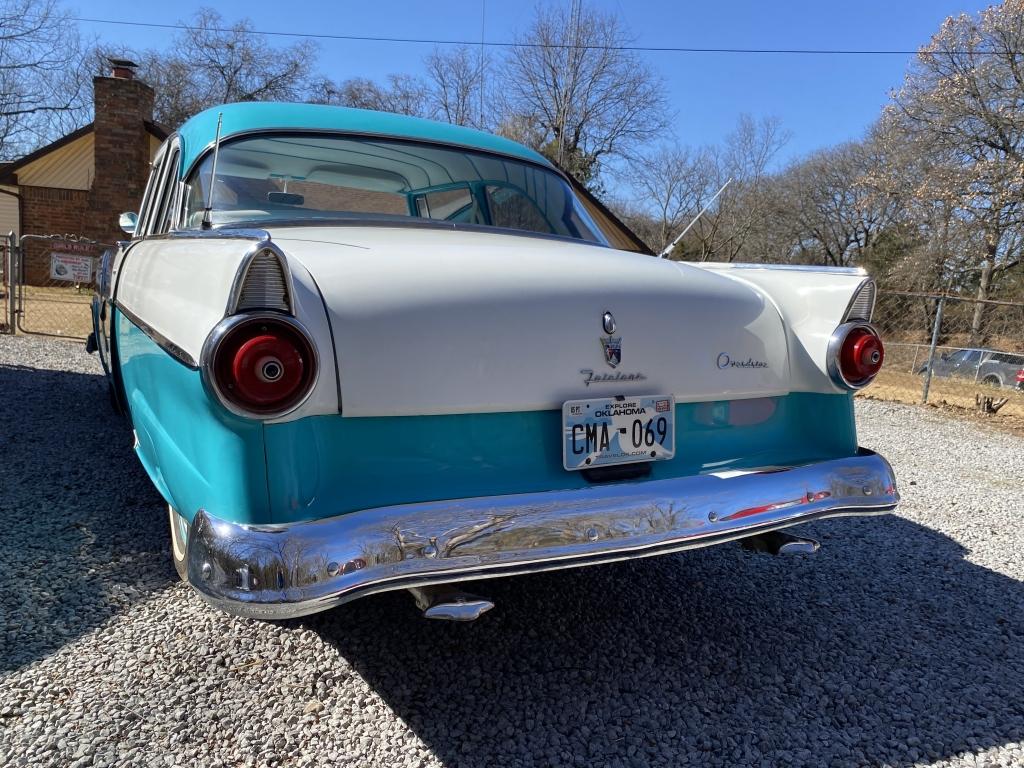 1955 Ford Fairlane 2-door sedan