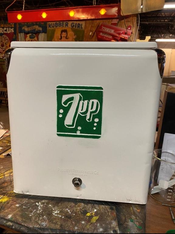 7-Up pop cooler, restored, 13x18x22