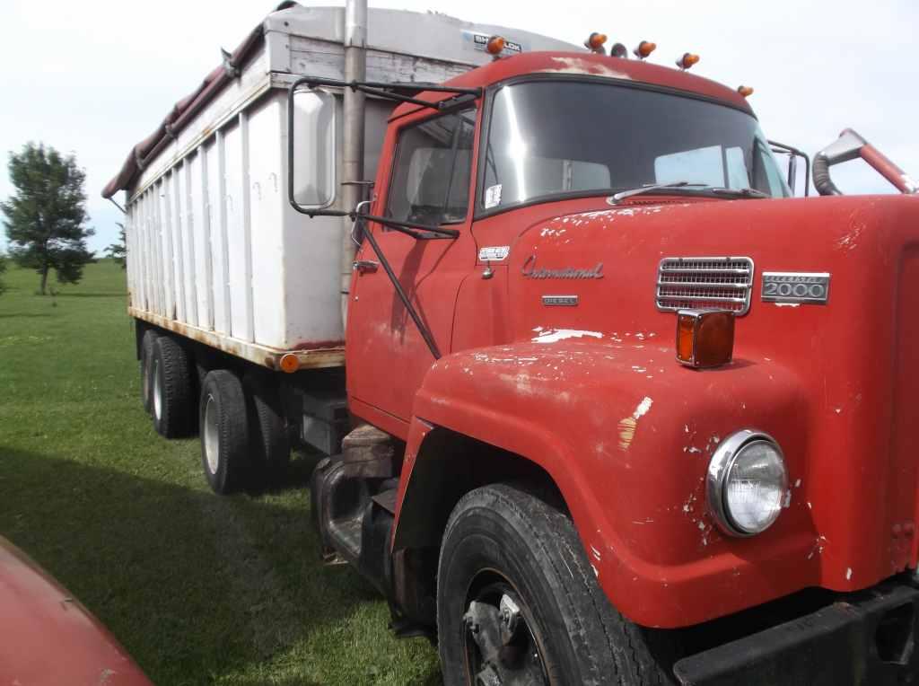 1968 IH 2000 Tri-Axle Grain Truck