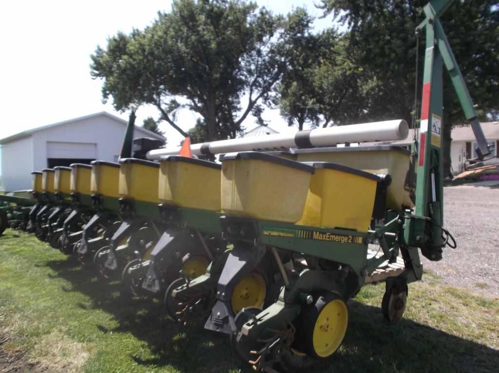 JD 7200 Max Emerge 2-Planter