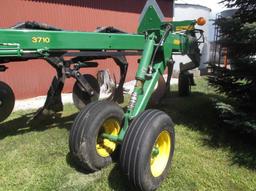 JD 1710 Plow