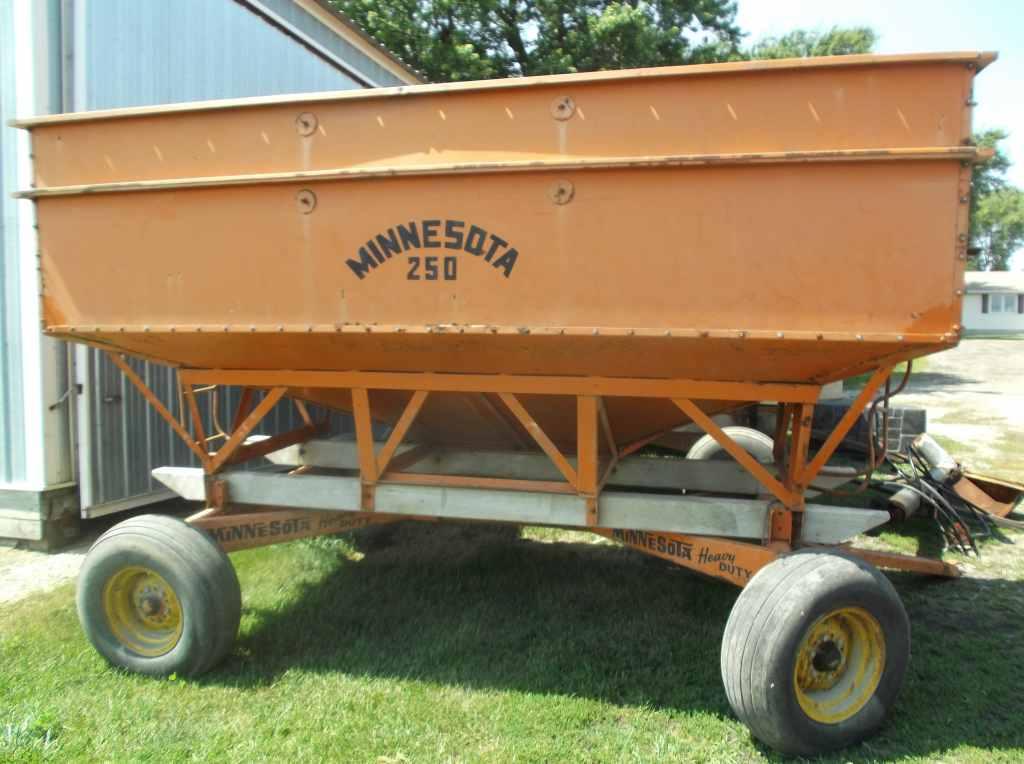 Minnesota 250 Gravity Wagon