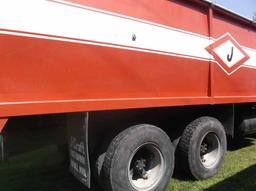 1974 International Model 1910 Grain Truck