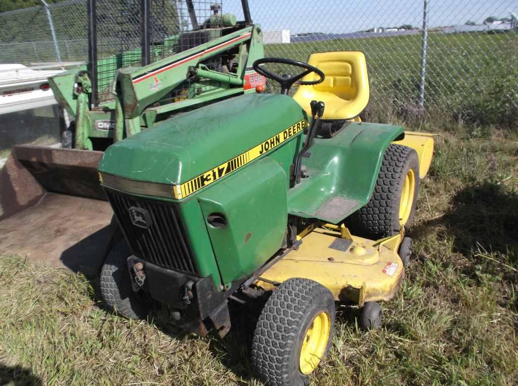 John Deere 317 Lawn Mower