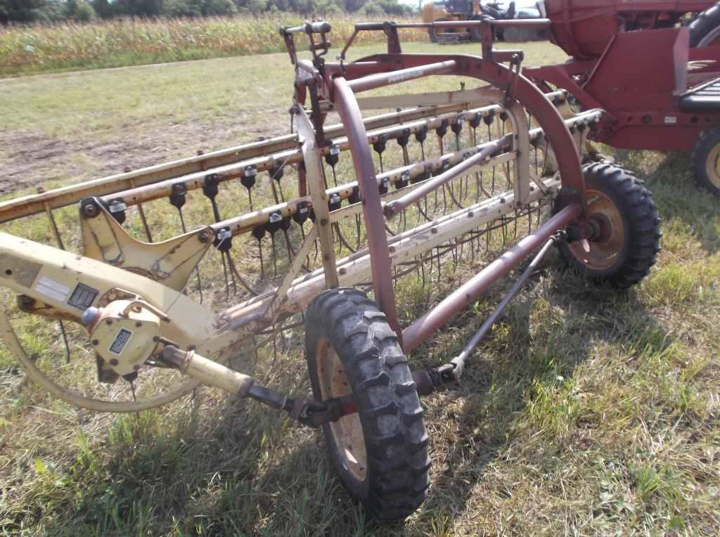 New Holland 258 Hay Rake