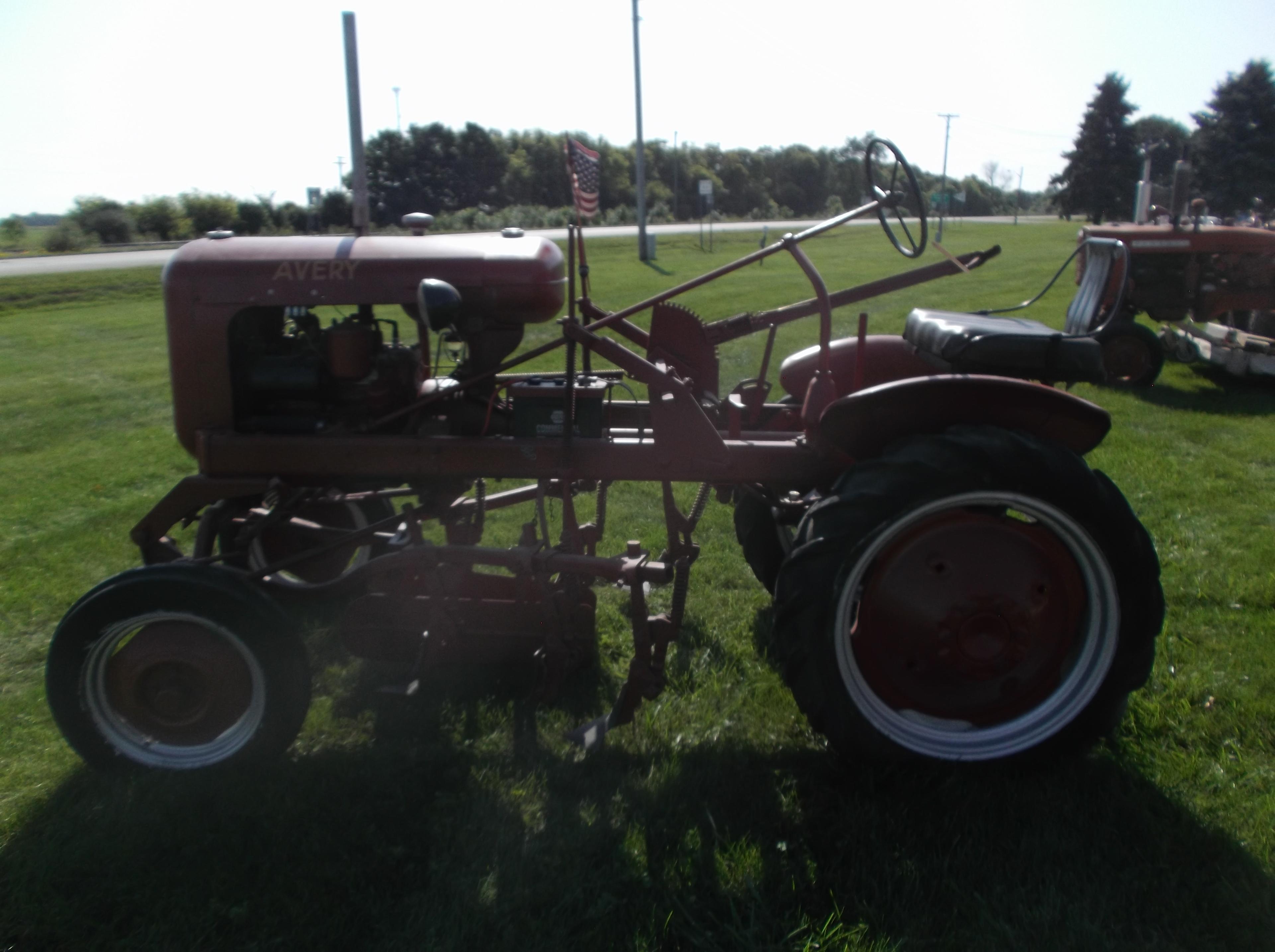 Avery V Tractor