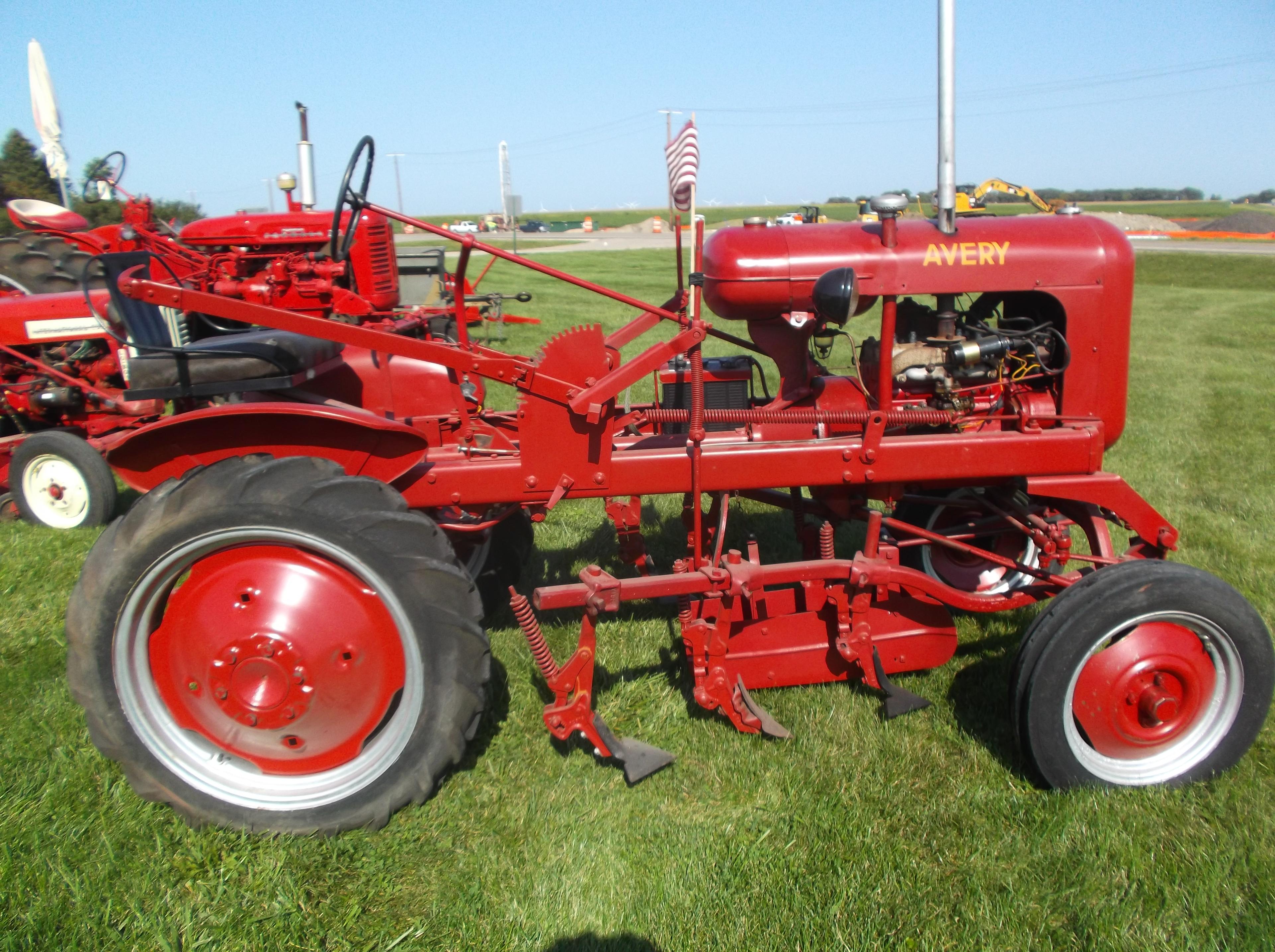 Avery V Tractor