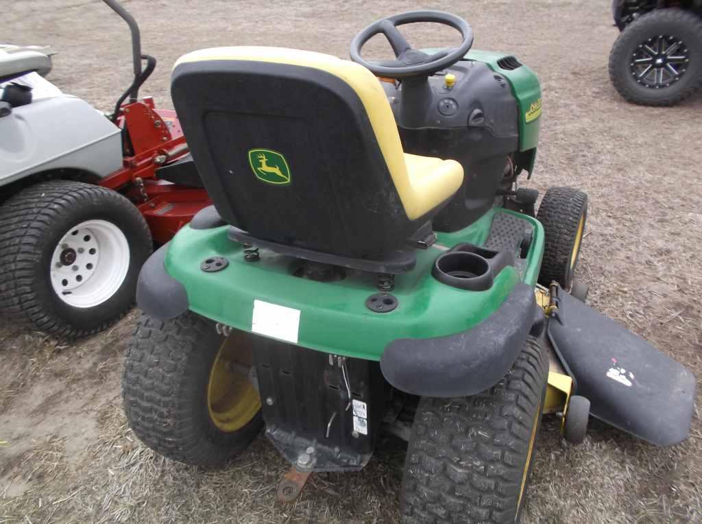 John Deere L120 Lawn Mower