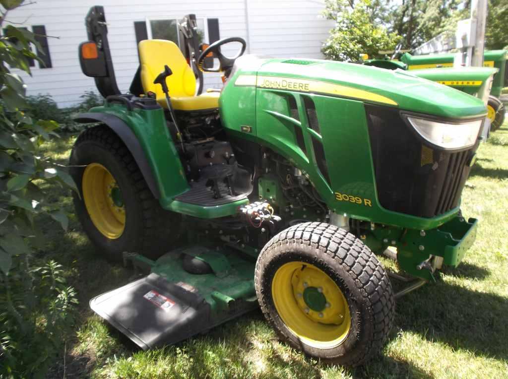 John Deere 3039R  Tractor