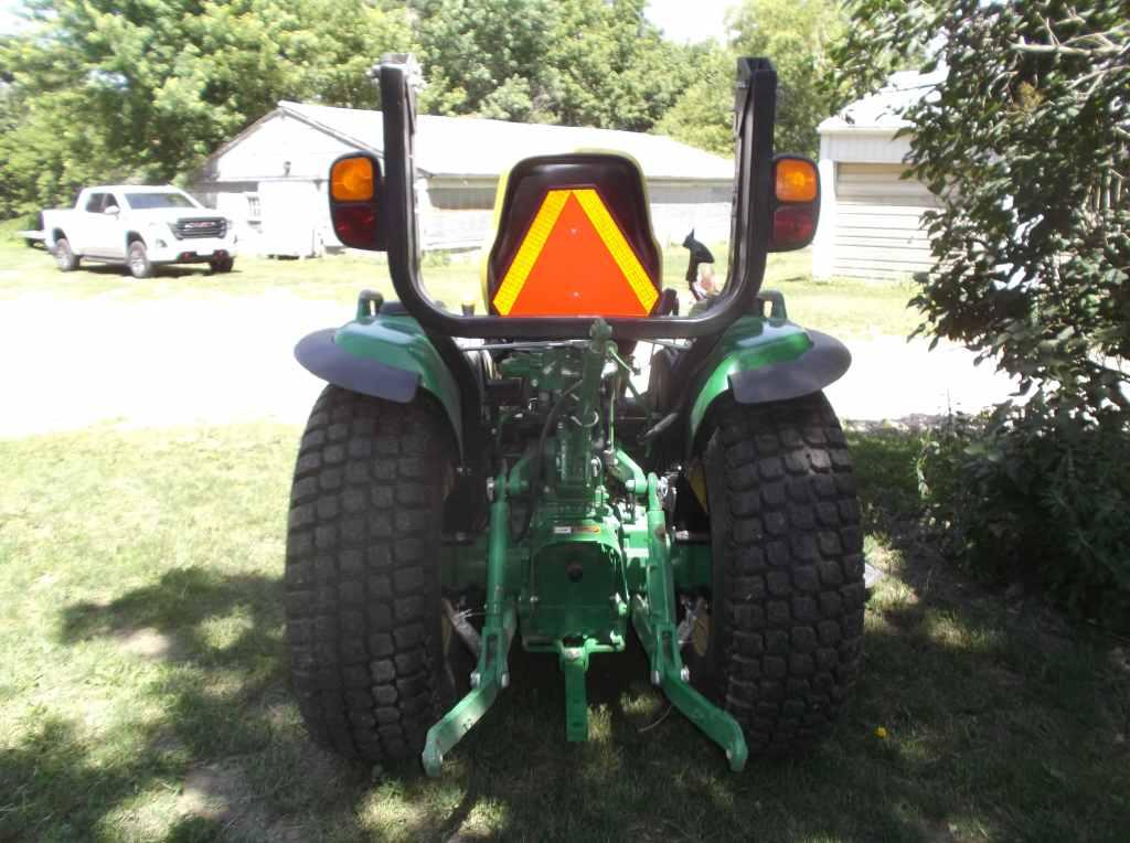 John Deere 3039R  Tractor