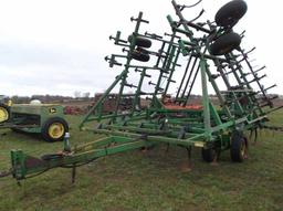 John Deere 960 Field Cultivator