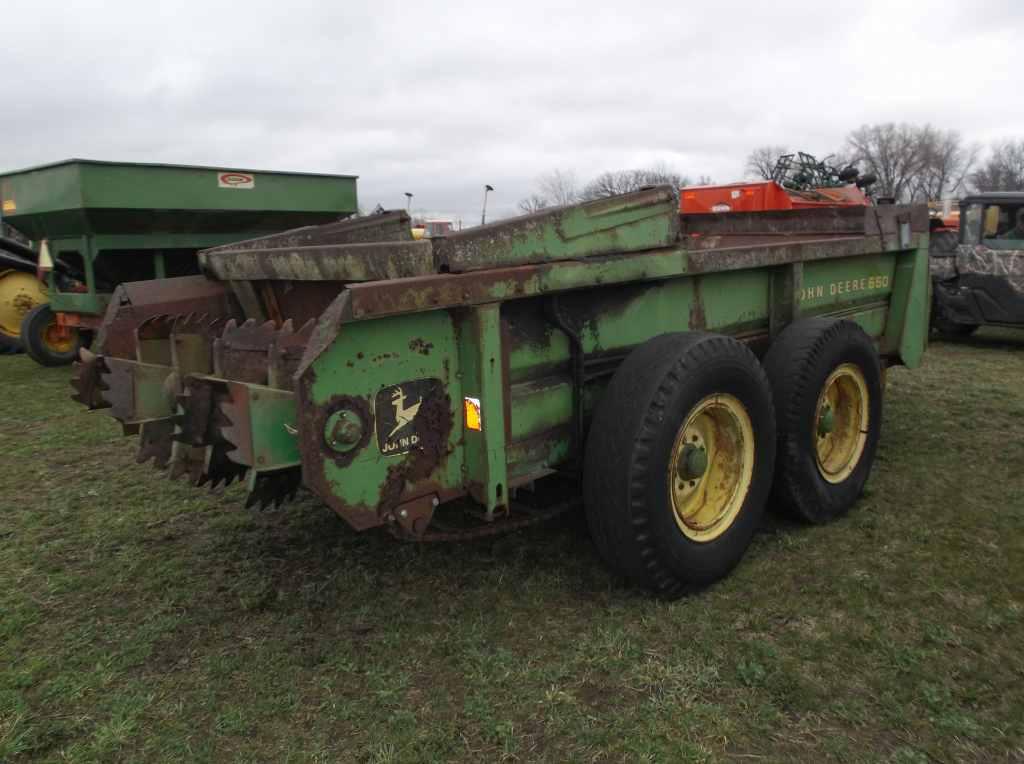 John Deere 660 Manure Spreader