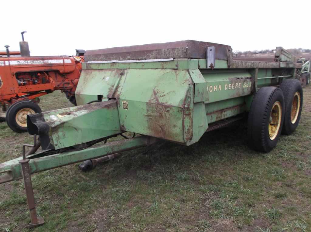 John Deere 660 Manure Spreader