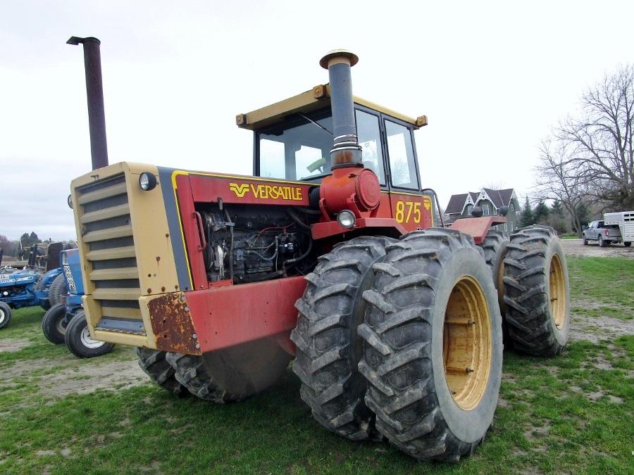 1981 Versatile 875 Tractor