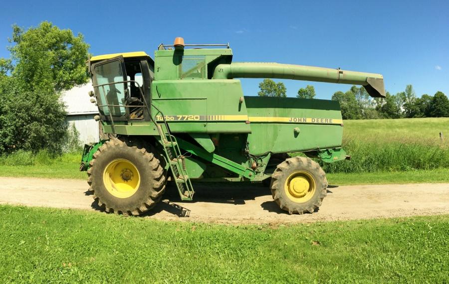 JD 7720 4 Wheel Drive Turbo Combine!