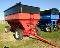 Market 500 bu Gravity Wagon with Horst 15 Ton Running Gear - Like New!