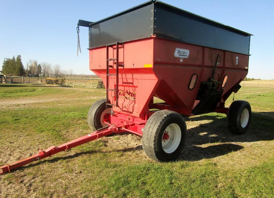 Market 500 bu Gravity Wagon with Horst 15 Ton Running Gear - Like New!