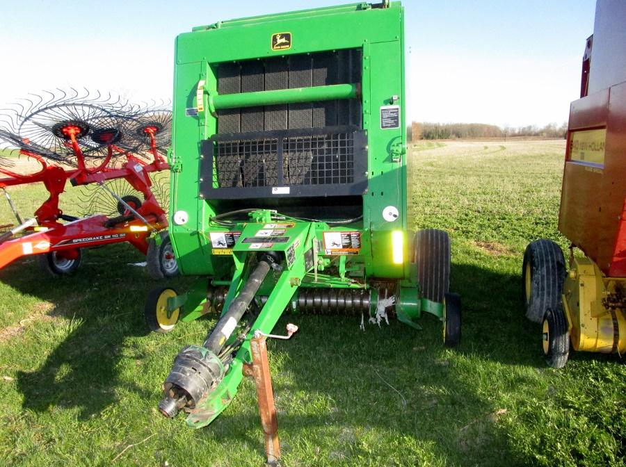 457 JD Silage Special Round Baler with Mega Wide Pick Up!